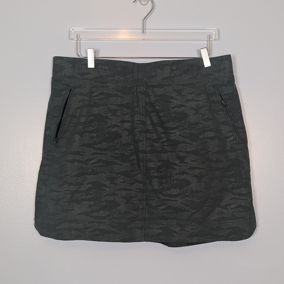 Orvis Dresses & Skirts - Orvis Green Camouflage Women's Skort XL
